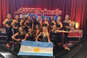 17 argentinas bailaron malambo y deslumbraron al jurado de America's Got Talent