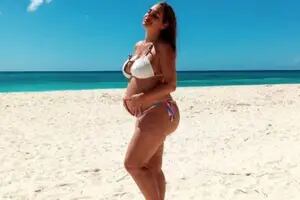 Belén Francese lució su pancita de embarazo durante su luna de miel en el Caribe