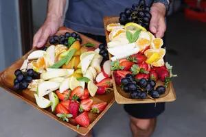 Qué frutas se recomiendan no comer todos los días, según los expertos
