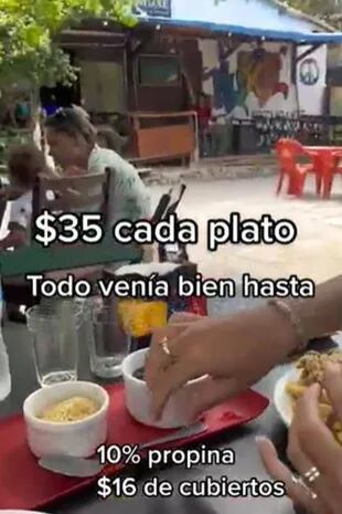 Cada plato de comida en un restaurante brasileño le costó al tiktoker Yoni 35 reales, pero tuvo que pagar 16 reales por el servicio de cubiertos