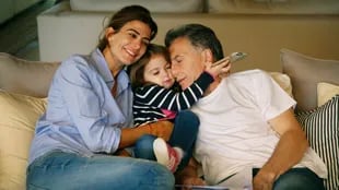 Antonia junto a sus papás: Mauricio Macri y Juliana Awada