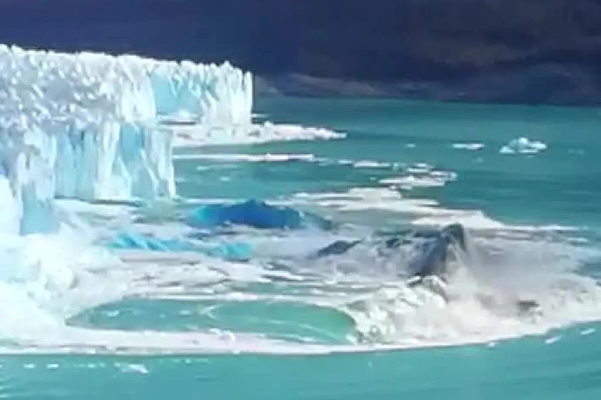 Glaciar Perito Moreno Se Desprendio Un Gigantesco Bloque De Hielo Ante La Mirada Atonita De Cientos De Turistas La Nacion