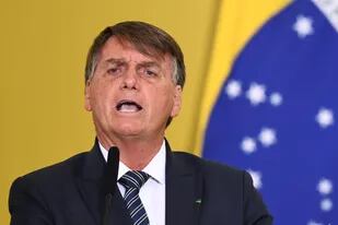 Bolsonaro volvió a hablar anoche sobre el escándalo de las compras de las Fuerzas Armadas de Brasil