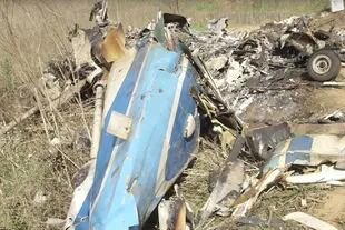 Partes del helicóptero estrellado en Calabasas, California; también los cuerpos de las víctimas aparecieron desmembrados.