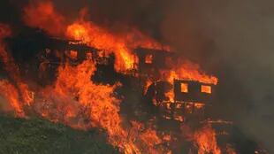 Incendio en Chile: un desaparecido, 19 heridos y más de cien casas destruidas por el fuego en Valparaíso