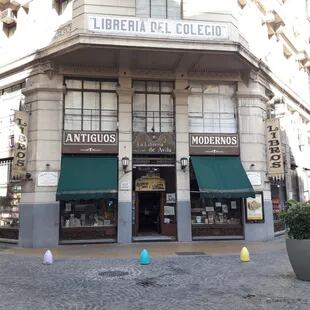 Antes llamada Librería del Colegio por su cercanía con el Nacional Buenos Aires, La Librería de Ávila data de 1785 y es un ícono de historia y cultura