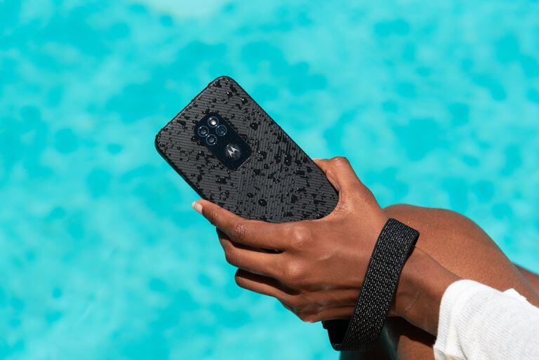 Vuelve el smartphone resistente al agua, que ahora soporta caídas de casi 2 metros de altura