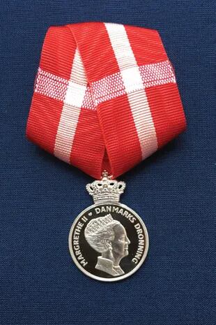 Medalla recordatoria en homenaje a los 80 años de la soberana.