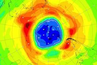 Esta foto de la Agencia Espacial Europea muestra el tamaño del agujero de la capa de ozono en el Polo Sur