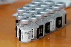Pfizer probará una vacuna basada en la variante ómicron