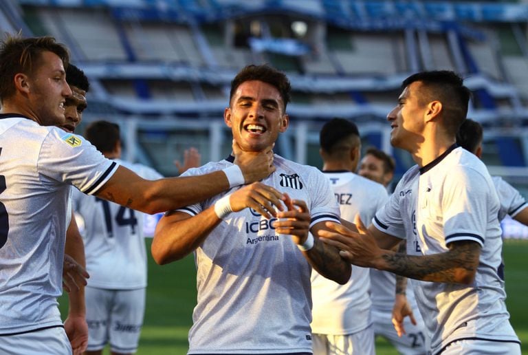 Talleres de Córdoba vs San Lorenzo de Almagro
Enzo Diaz festeja el primer gol de Talleres de Córdoba que enfrenta a San Lorenzo de Almagro en el estadio Mario Kempes por la sexta fecha del torneo de la Liga Profesional de Fútbol 