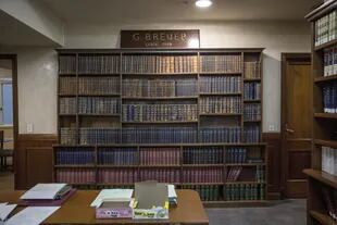 “Hay libros del 1800 que todavía se pueden consultar, porque los principios jurídicos siguen siendo los mismos", dice