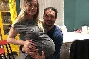 Romina embarazada de trillizos