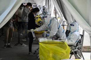 Mientras todavía lidia para controlar el Covid, China detectó el primer caso en humanos de una gripe aviar