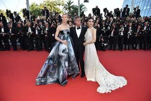Todd Haynes con Cate Blanchett y Rooney Mara en Cannes presentando Carol, donde la joven actriz se llevó un premio por su actuación