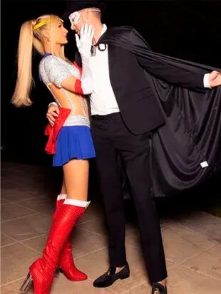 Paris Hilton como Sailor Moon, y Carter Milliken Reum como Tuxedo Mask
