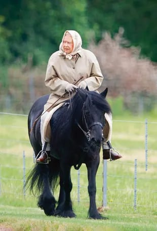 La reina Isabel en diciembre último: a sus 94 años, seguía montando a caballo