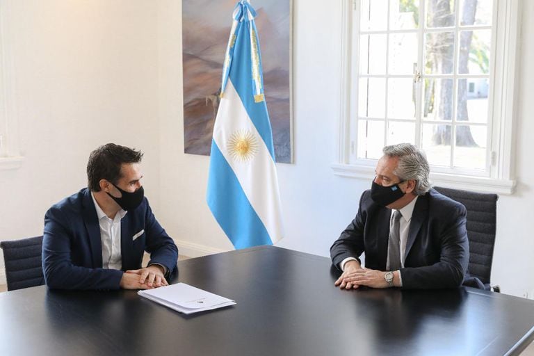 El presidente Alberto Fernández, en Olivos, con el secretario de Energía, Darío Martínez