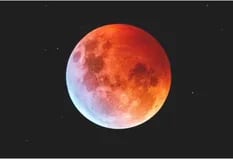 La luna se tiñó de rojo y los usuarios compartieron increíbles fotos en las redes