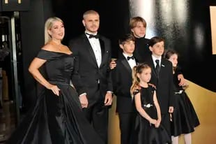 Wanda Nara junto a Mauro Icardi y sus cinco hijos