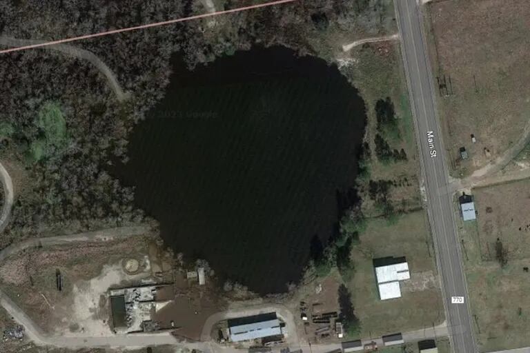 A sinkhole in the middle of a Texas city is threatening people again