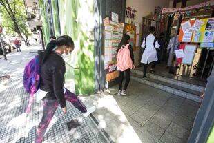 Para las autoridades porteñas, la falta de clases presenciales puede ser un motivo para la deserción estudiantil en el nivel secundario