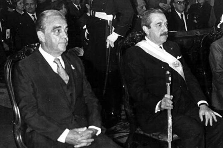 Víctor Martínez junto a Alfonsín, el 10 de diciembre de 1983