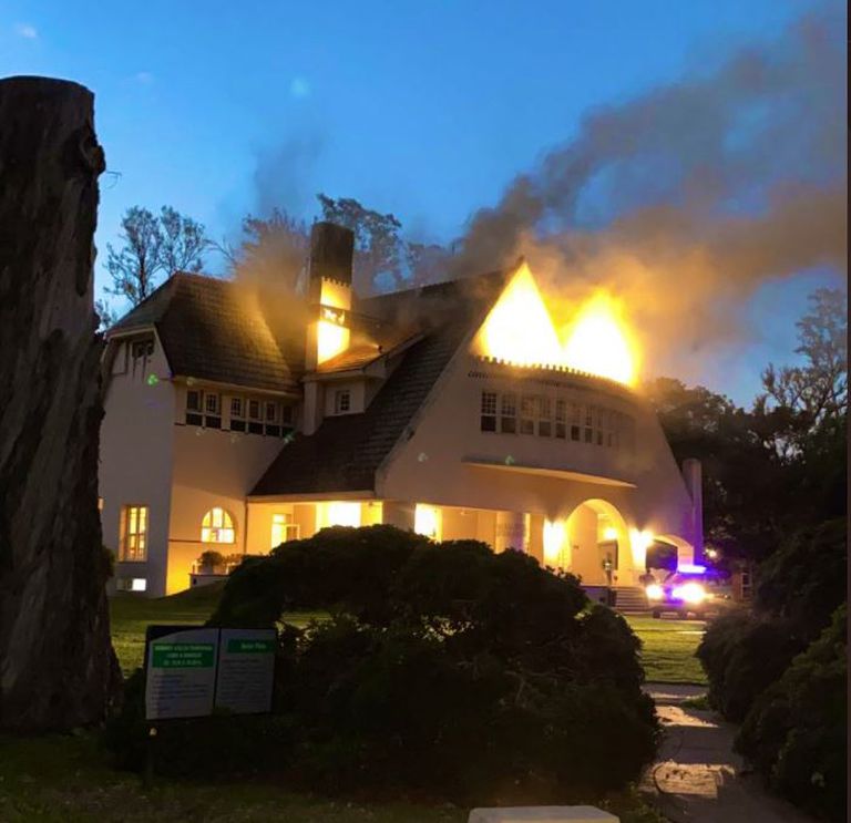 Un voraz incendio destruyó el club house de un exclusivo country santafecino