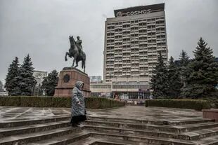 Un monumento de la era soviética en Chisinau, la capital de Moldavia, el 7 de marzo de 2022. La guerra en Ucrania ha avivado los temores en Moldavia de nuevas presiones de Rusia. (Laetitia Vancon/The New York Times)