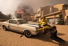 Fuera de control, el fuego en California deja 31 muertos y 200 desaparecidos