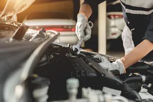 Una visita al mecánico para chequear el estado general del auto puede evitar problemas en la ruta