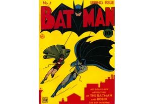 Batman obtiene su propia revista, donde debutan el Guasón y Gatúbela. Dibujo de Bob Kane.