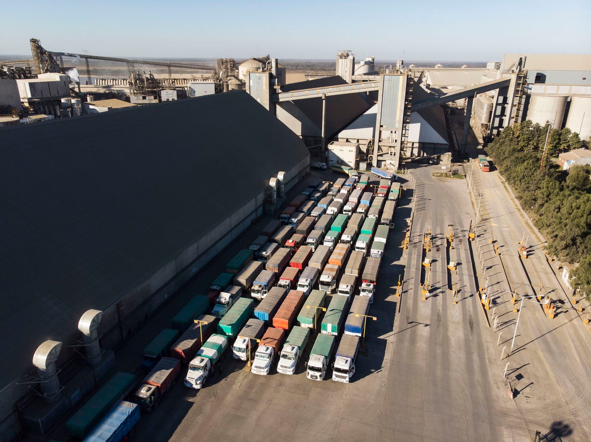 Todos los días entran en la zona portuaria unos 5000 vehículos de carga