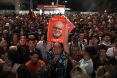 Lula pasó al frente en una elección más ajustada de lo esperado y proyectan que habrá ballottage