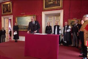 Carlos III fue proclamado nuevo monarca en una ceremonia histórica: "Dios salve al rey".