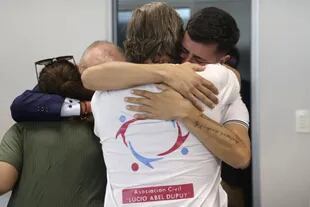El abrazo entre Christian y Ramón Dupuy, uno de los momentos más emotivos de la jornada