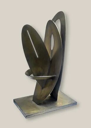 Escultura de Gyula Kosice, "Simbiosis-Encuentro", 1997. Precio de base, $1.125.000