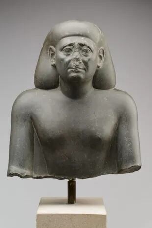 El busto de un funcionario egipcio que data del siglo IV a.C.
