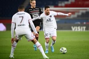 PSG necesita de la sociedad entre Messi y Mbappé, que tiene pocos espacios en la defensa del Rennes