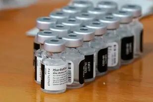Pfizer probará una vacuna basada en la variante ómicron