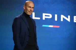 Zidane apareció en la presentación de un auto de Fórmula 1 y sorprendió al piloto que lo idolatra