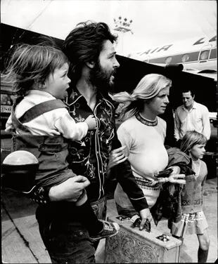 Paul y Linda McCartney con dos de sus hijos
