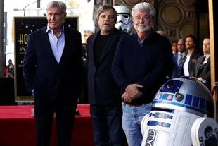 Mark Hamill recibió una estrella en el paseo de la fama y estuvo acompañado por Harrison Ford y George Lucas