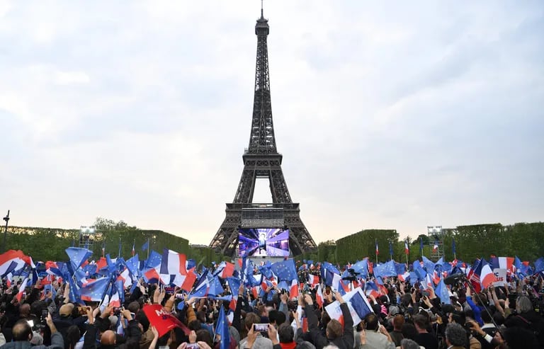 Risultati nel sondaggio francese, in diretta: la vittoria di Macron su Le Pen