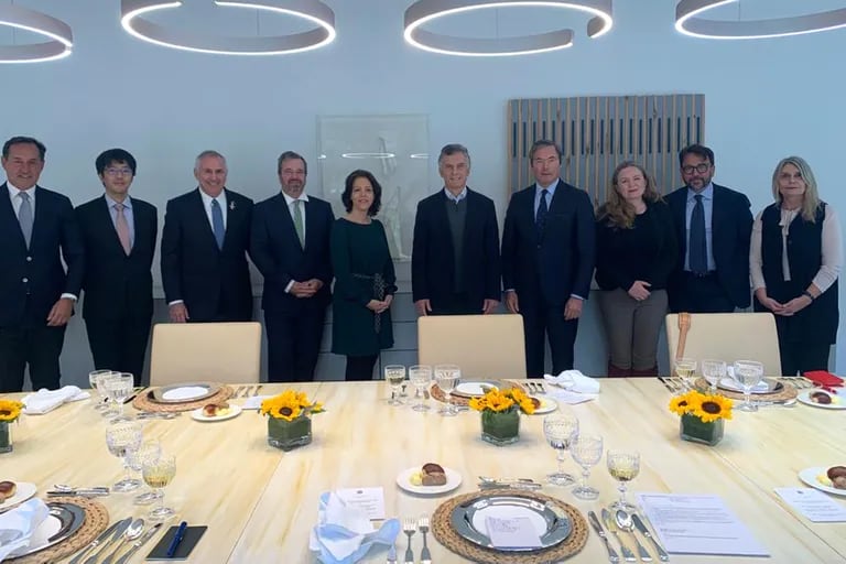 Macri had lunch with ambassadors from the seven major Western powers and spoke about the election