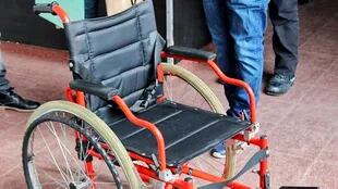Un grupo de presos armó una silla de ruedas para un niño con cuadriplejía