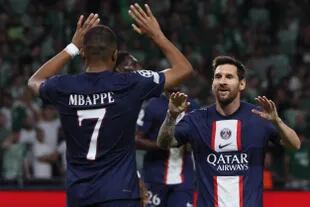 Mbappé-Messi y Messi-Mbappé, las asociaciones que destrabaron un duro partido contra Maccabi Haifa