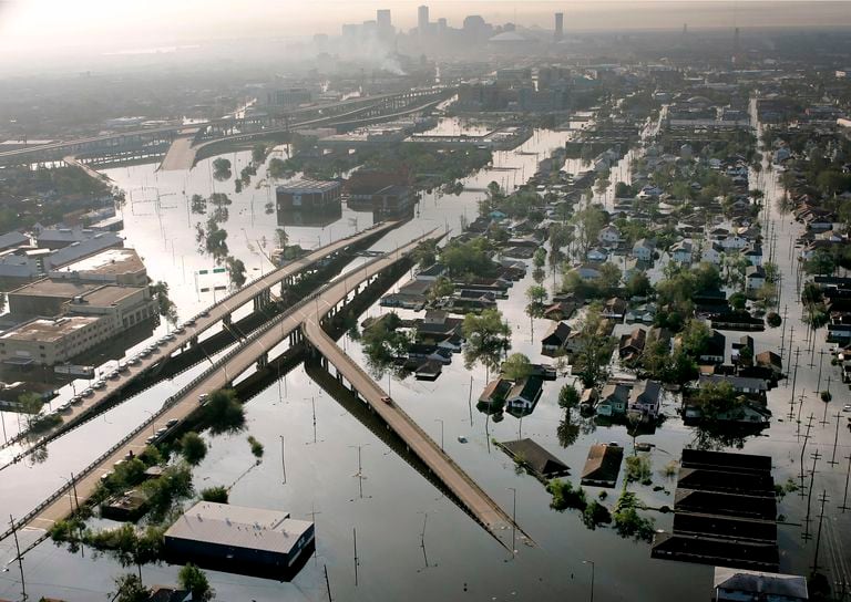 Foto tomada el 30 de agosto de 2005 de los destrozos causados por el huracán Katrina en Nueva Orleans
