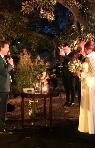 En una íntima ceremonia al aire libre, la periodista volvió a apostar al amor