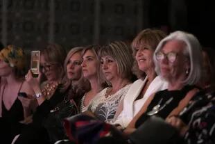 La sala de Four Seasons estuvo desbordada de mujeres que siguieron atentamente el evento